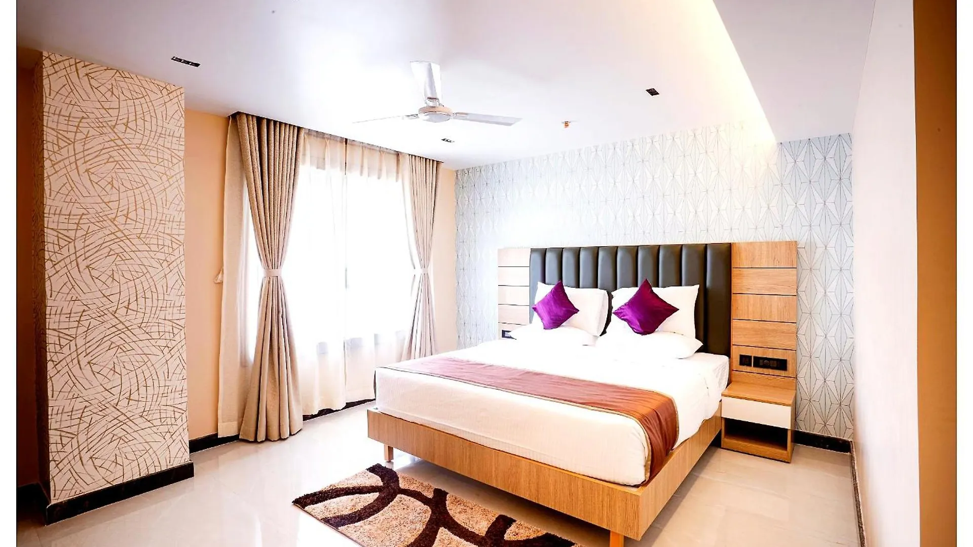 Hotel Narayani Near Kashi Vishwanath Temple - Fully Air Conditioned Room - A Top Rated Hotel In Benares India