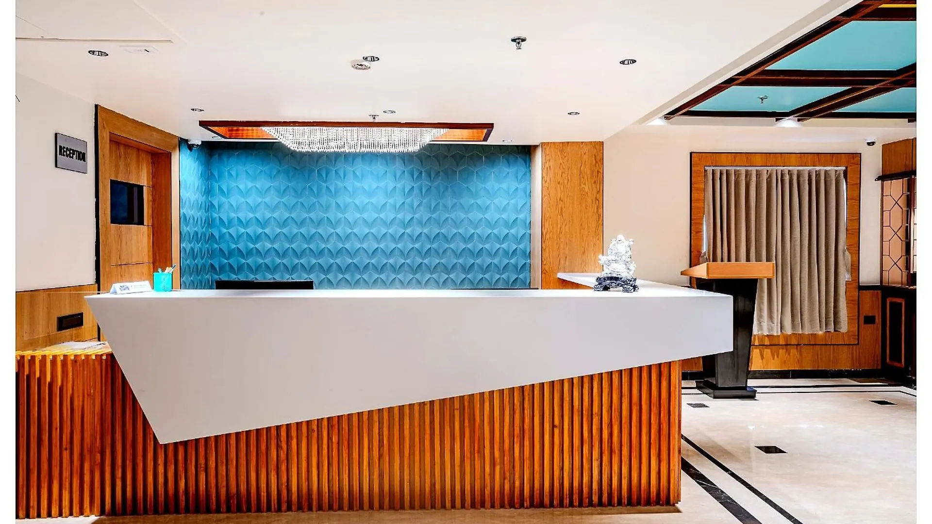 Hotel Narayani Near Kashi Vishwanath Temple - Fully Air Conditioned Room - A Top Rated Hotel In Benares 4*,  India